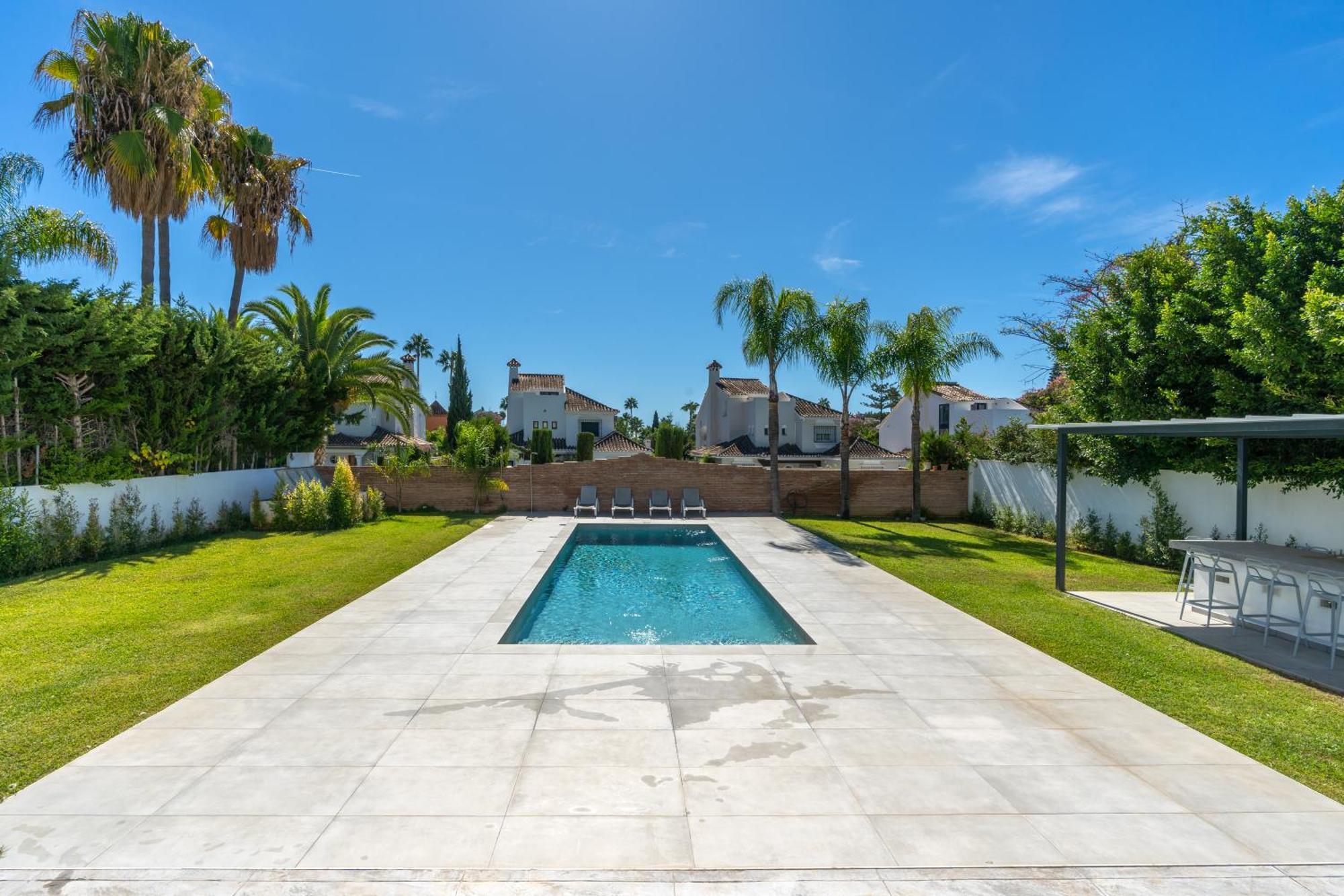 Newly Renovated 6 Bdrm Grand W Pool And Views * Marbellac