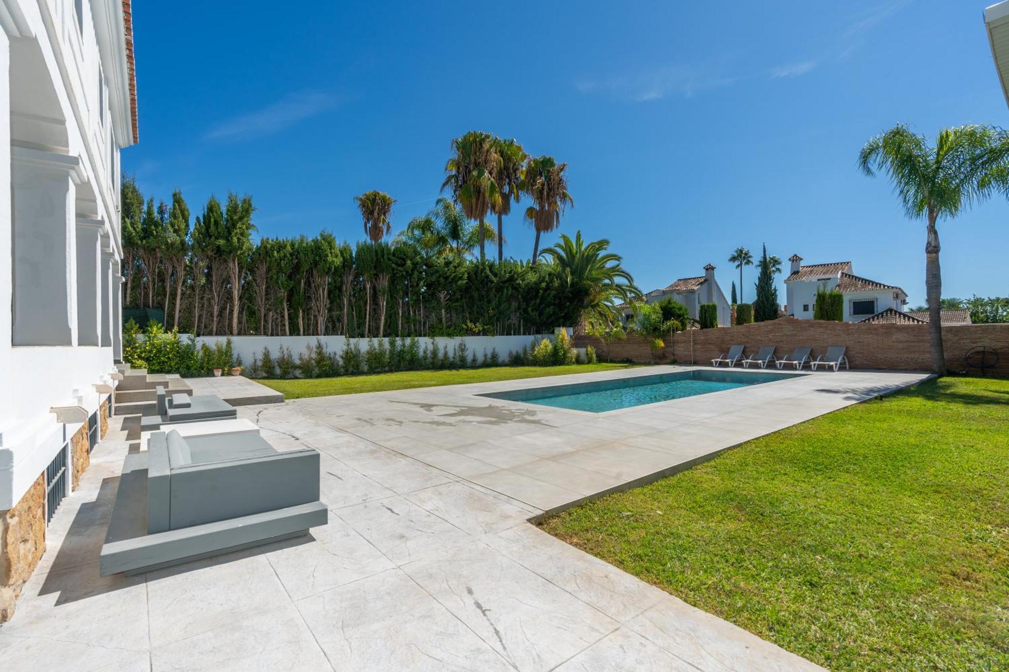 Newly Renovated 6 Bdrm Grand W Pool And Views * Marbellac