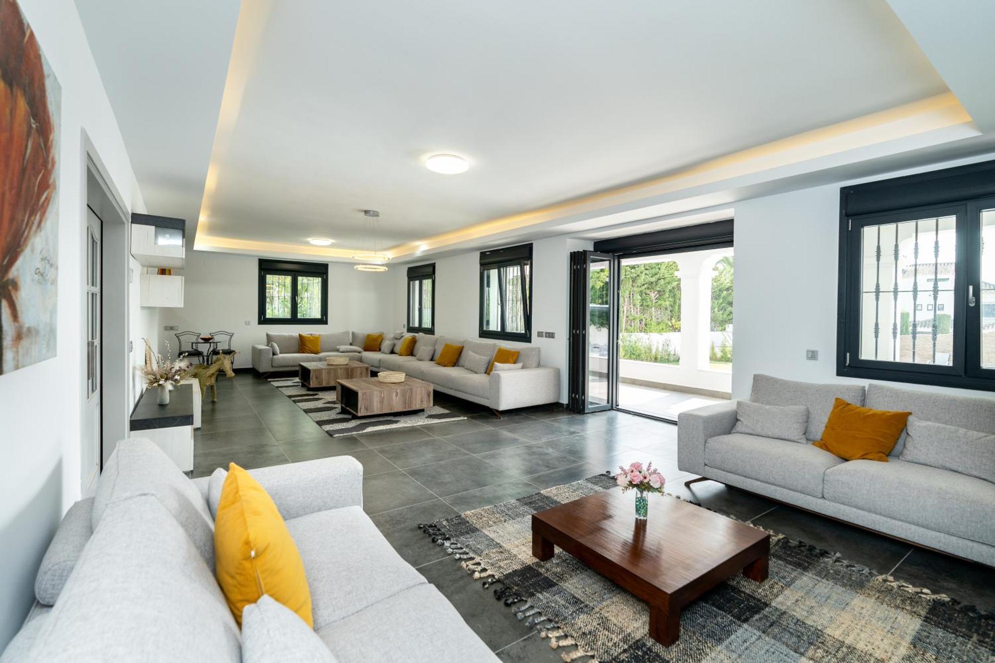 Newly Renovated 6 Bdrm Grand W Pool And Views * Marbellac