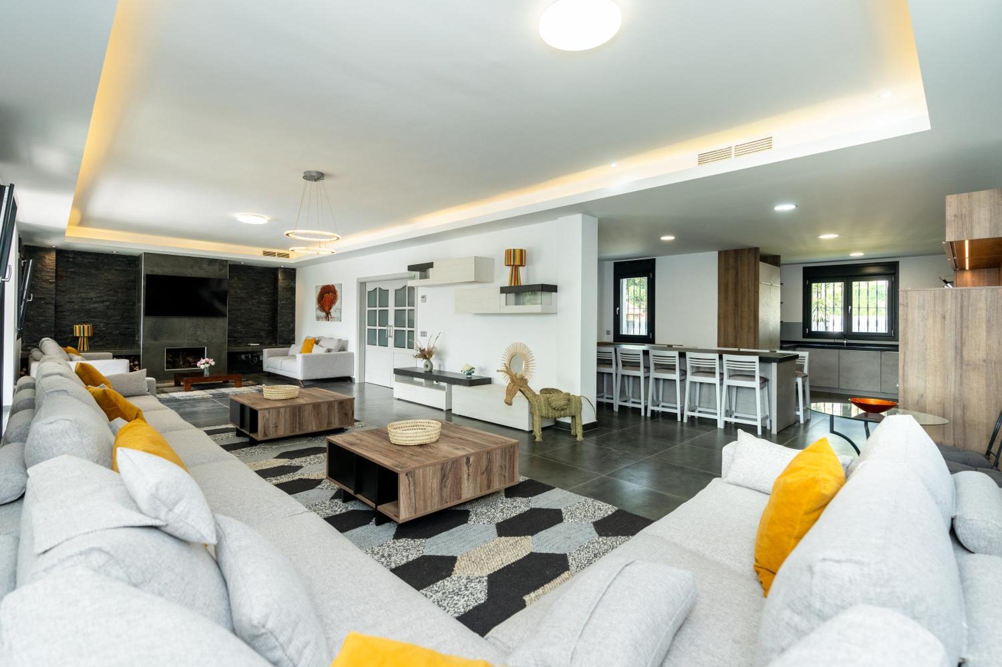 Appartement Newly Renovated 6 Bdrm Grand W Pool And Views