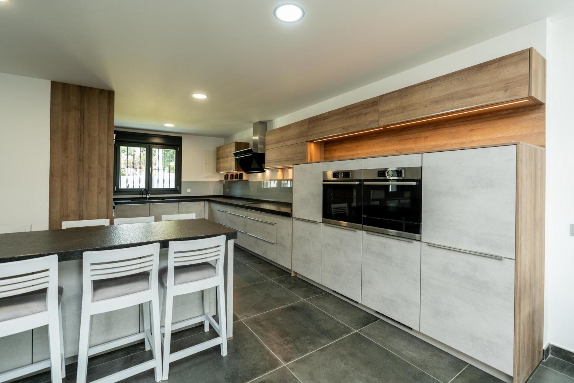 Newly Renovated 6 Bdrm Grand W Pool And Views * Marbellac