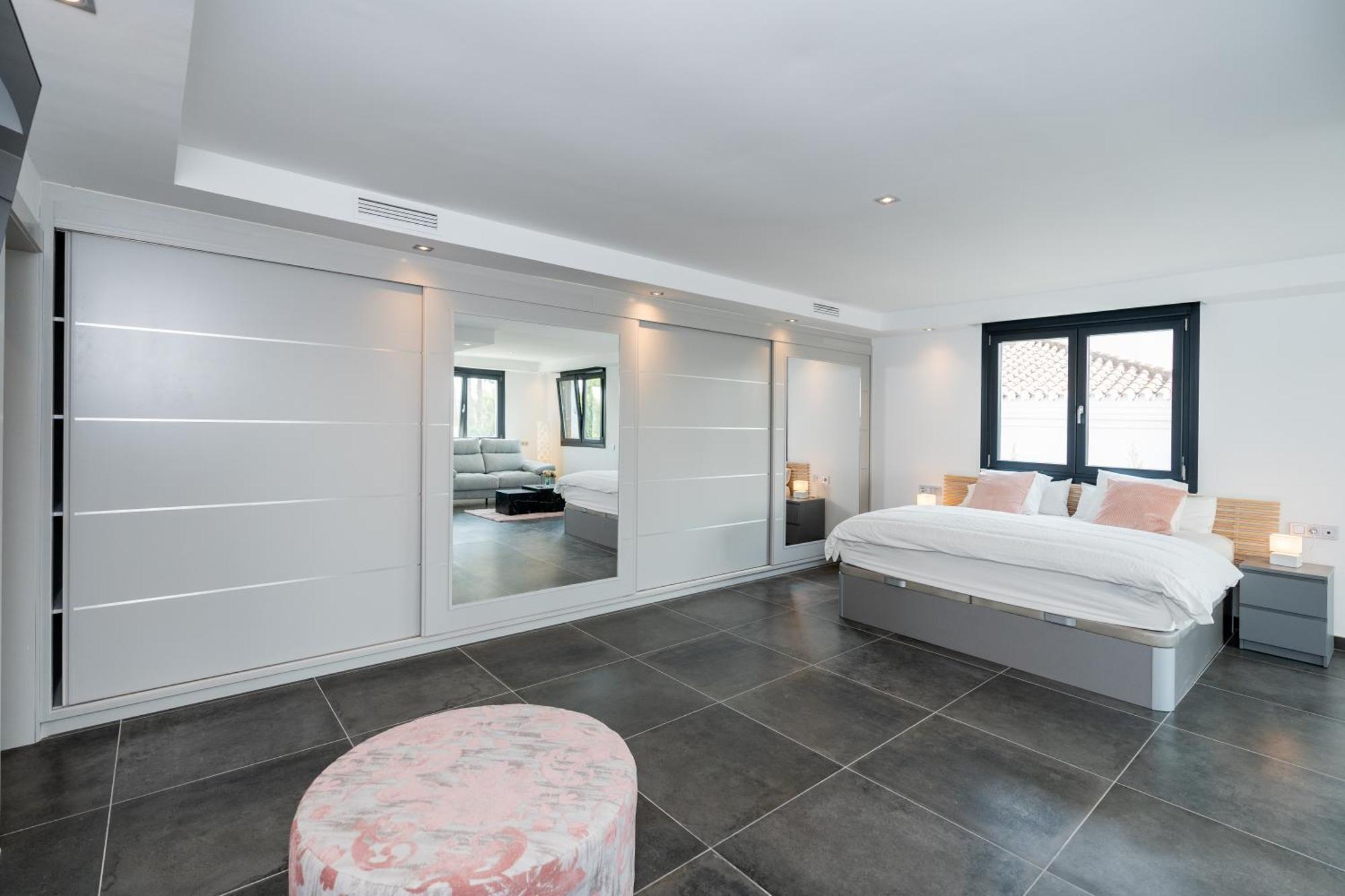 Newly Renovated 6 Bdrm Grand W Pool And Views * Marbellac