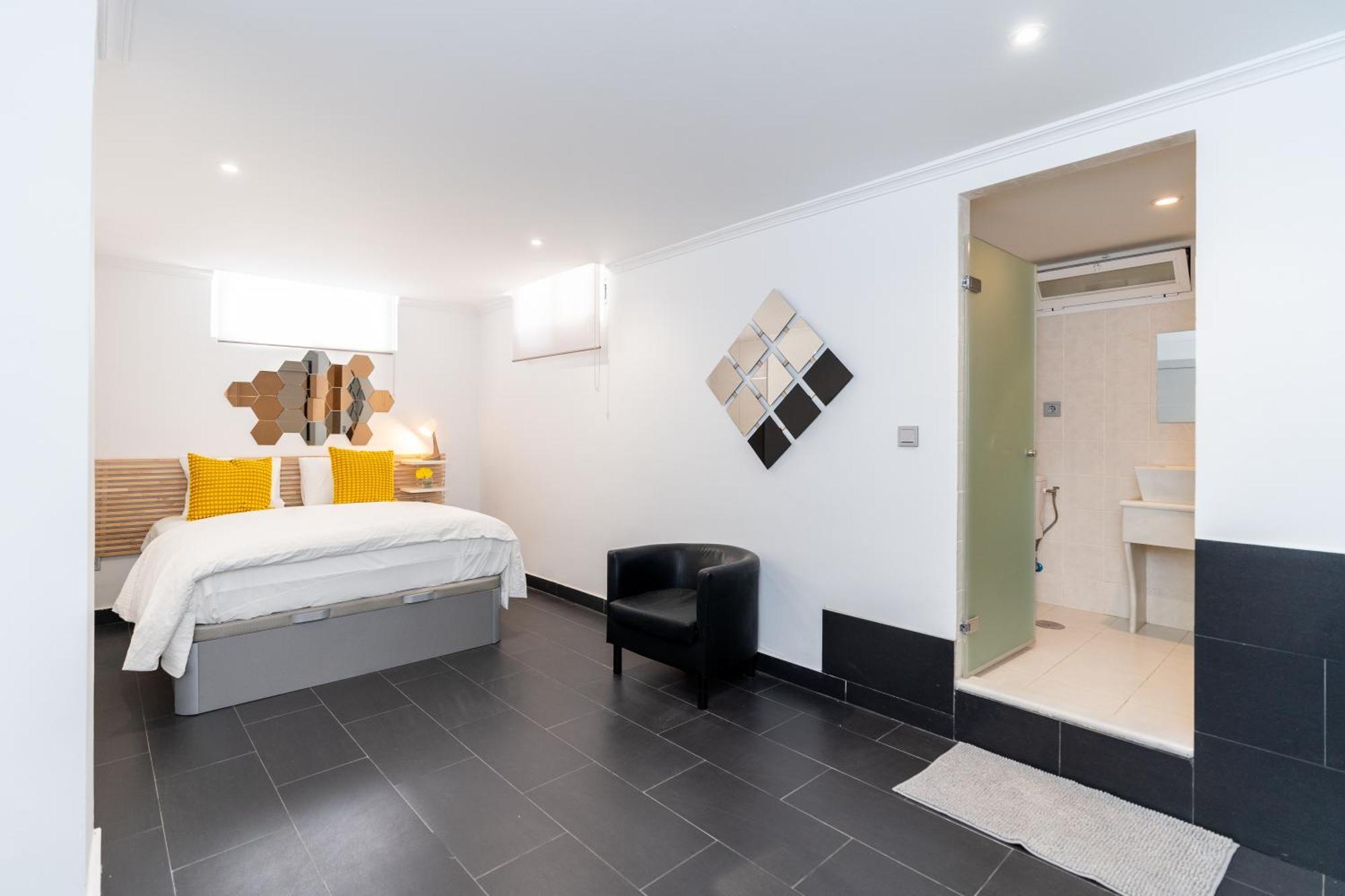 Newly Renovated 6 Bdrm Grand W Pool And Views Appartement